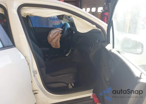 2018 Chevrolet Trax Ls z USA, uszkodzony, nr VIN KL7CJKSB9JB607876